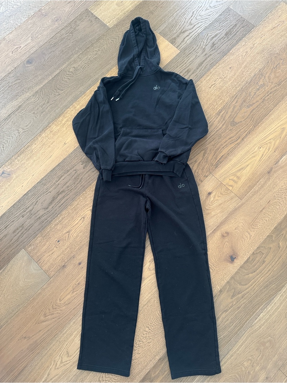 2 piece ALO Yoga Black Hoodie and Sweatpants Set